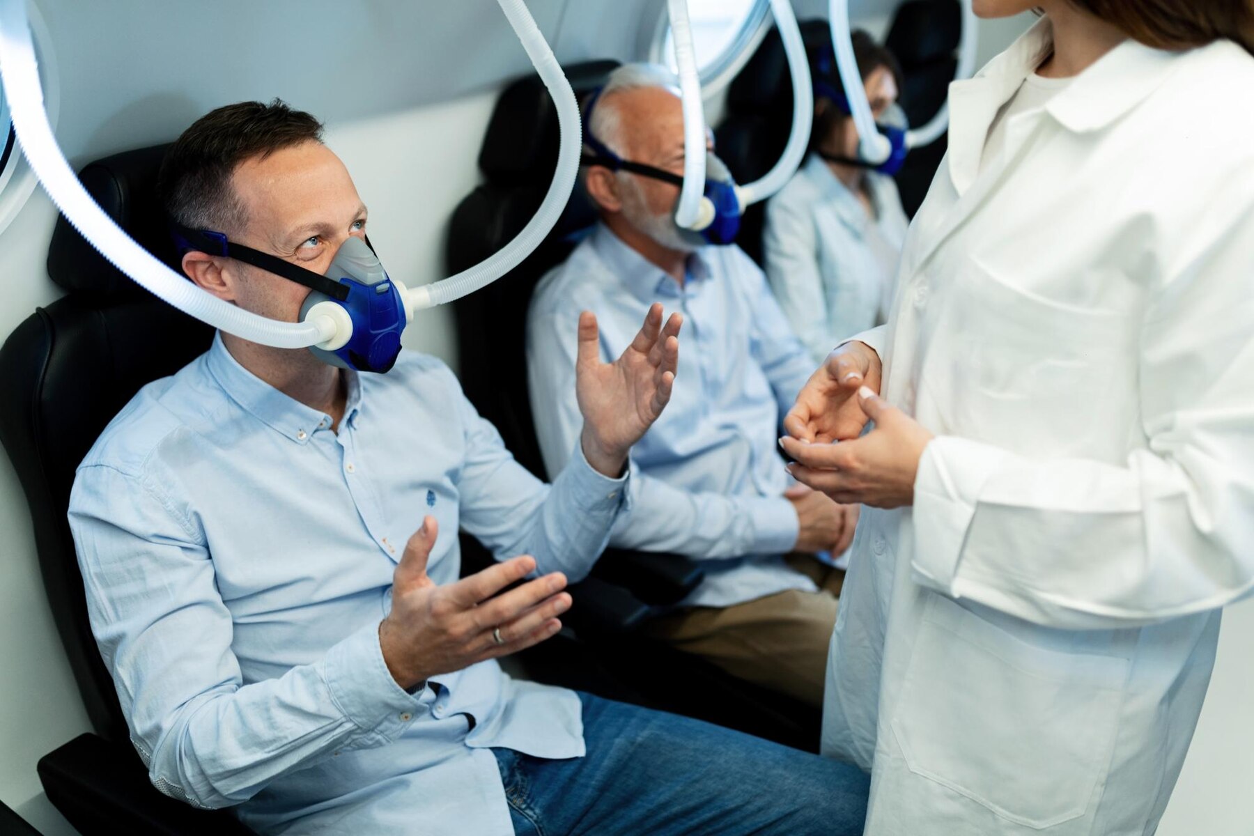 happy-man-wearing-oxygen-mask-talking-female-doctor-hyperbaric-chamber-clinic_637285-718.jpg